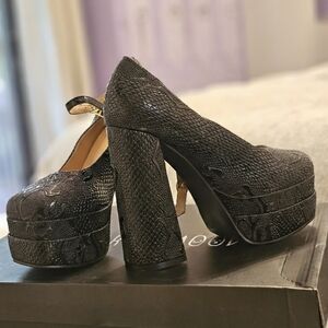 Chic Black Textured Platform Heels
